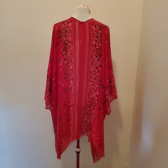 Kismet Red Bandana Print Light Duster OS - Picture 3 of 4